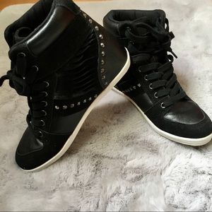 Black wegde sneakers